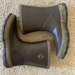 Brown Forager Mid boot for men size 8, women’s size 9